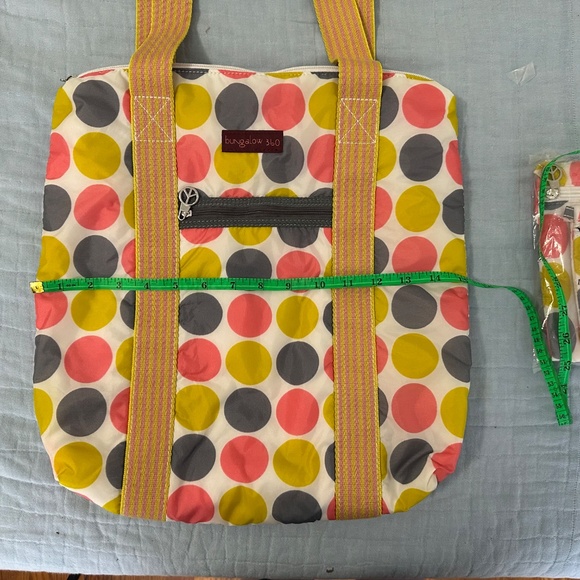 Bungalow 360 padded Nylon Tote bag, zippered (flaw on back) - Picture 2 of 5